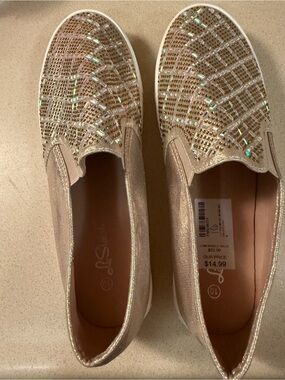 La Sheelah gold sequined slip-ons size 10 in women’s